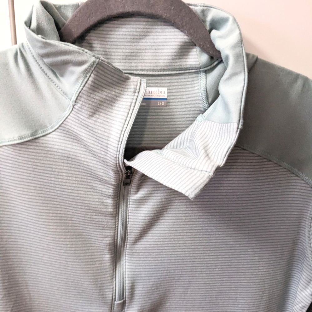 COLUMBIA, Quarter zip, Omni-Shade Pullover, Size Large.